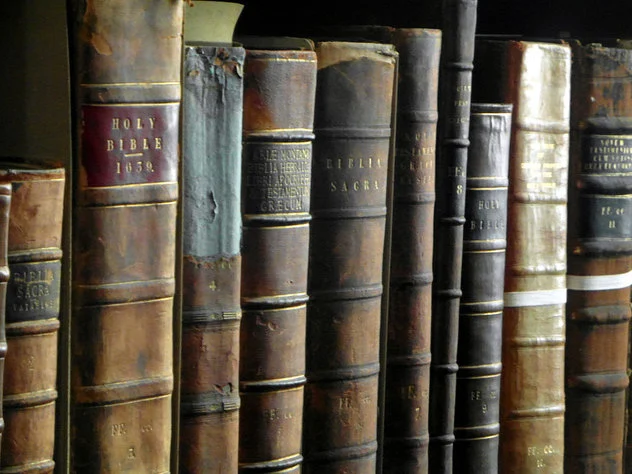 Jedna od najstarijih manastirskih biblioteka na svetu, sadrži i rukopise iz dalekog 8. veka